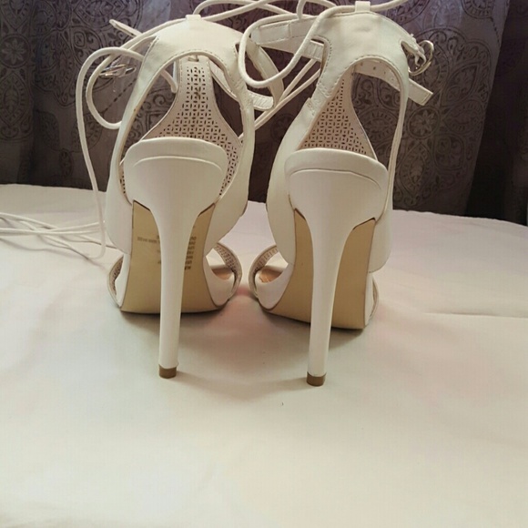 White high heels - Picture 6 of 7