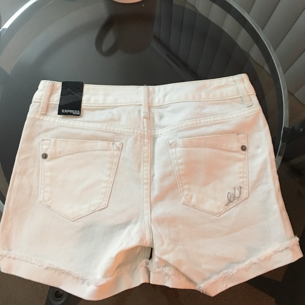NWT✨Express- White shorts