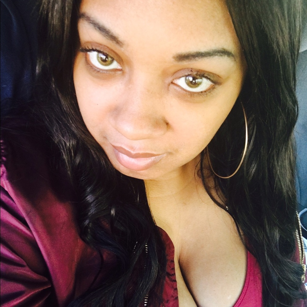 Meet your Posher, Latisha