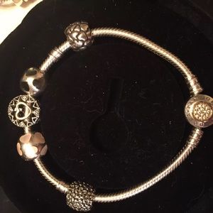 Pandora bracelet w cz 🖤 hearts