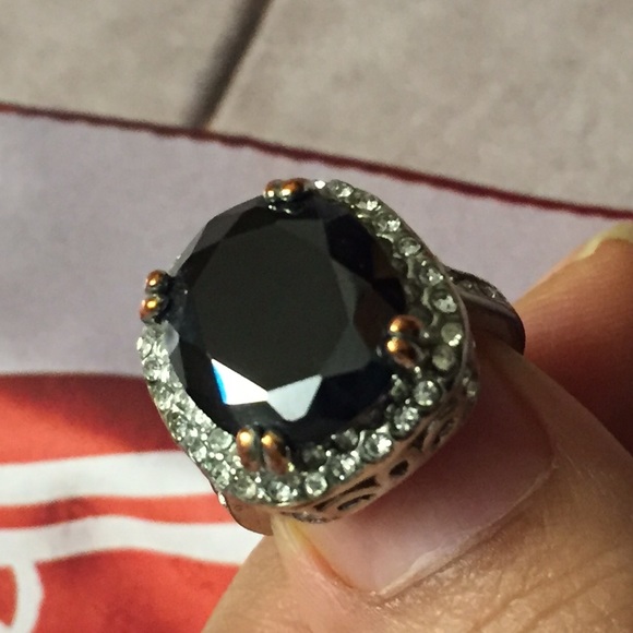 Jewelry - 🆑 Beautiful large black sapphire stone ring