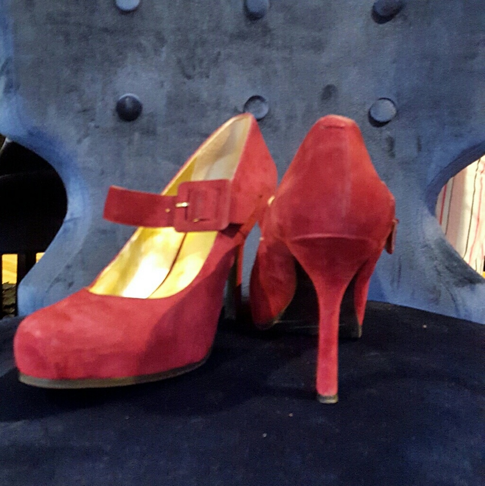 Shoes - Picture 2 of 4