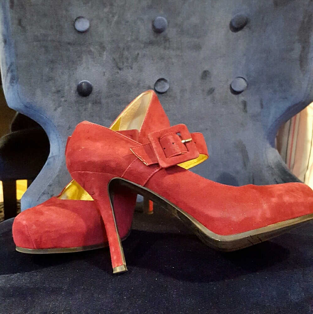 Shoes - Picture 3 of 4