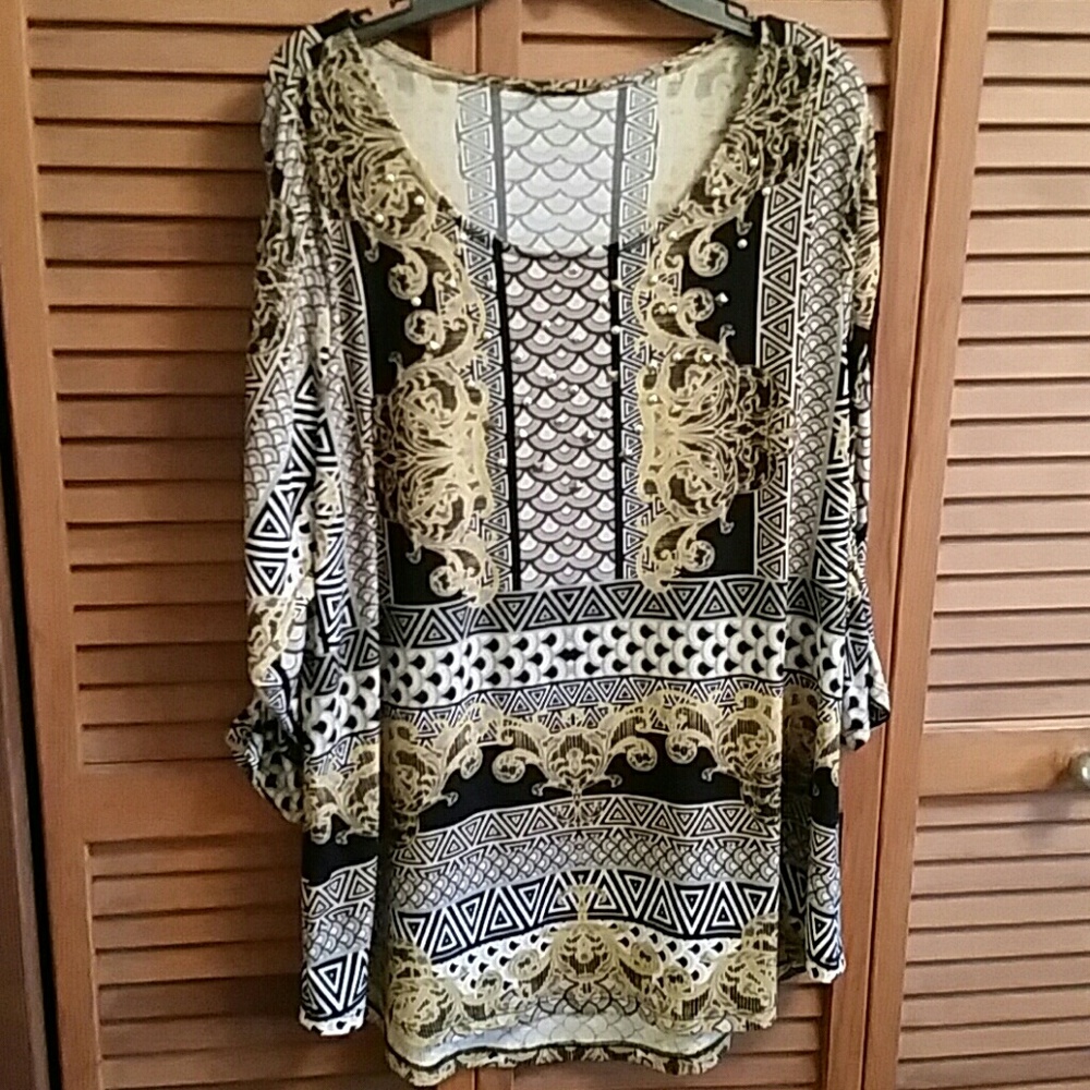 Beautiful gold and black scoop neck top.