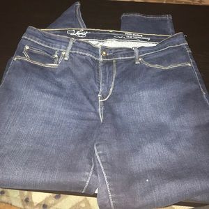Levi's demi curve size 32 ankle skinny jeans