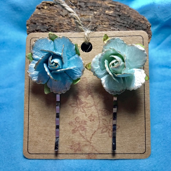 Handcrafted Bobby Pins-Paper Flowers - Picture 2 of 3