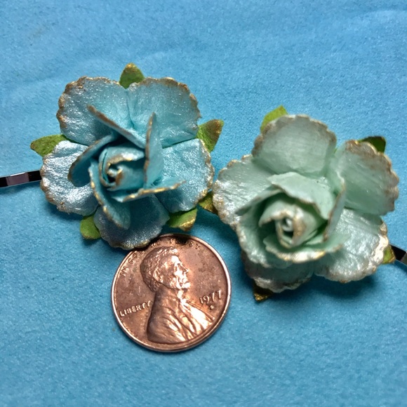 Handcrafted Bobby Pins-Paper Flowers - Picture 3 of 3