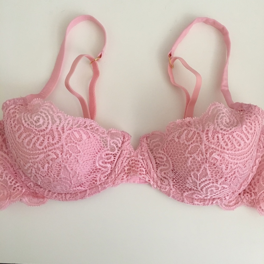 Victoria's Secret Very Sexy Lightly Lined Lace Bra