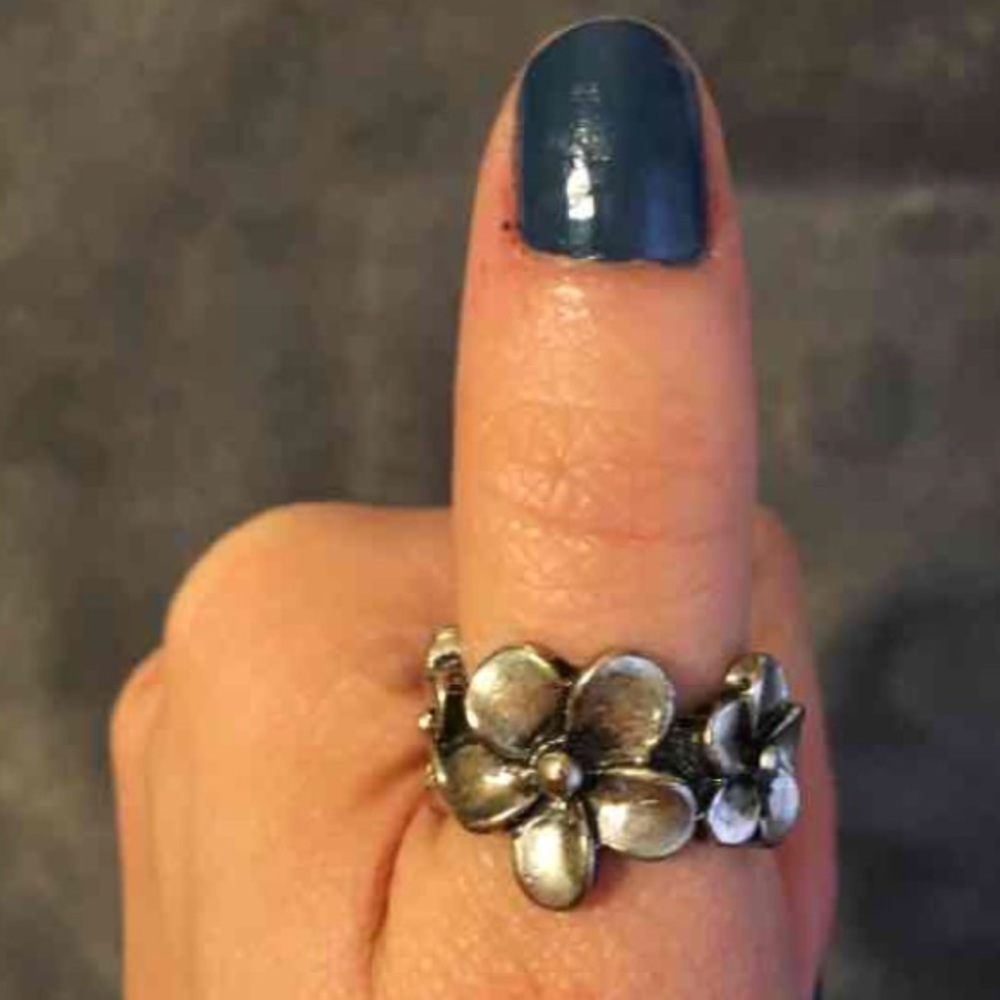 Silver flower ring size 8