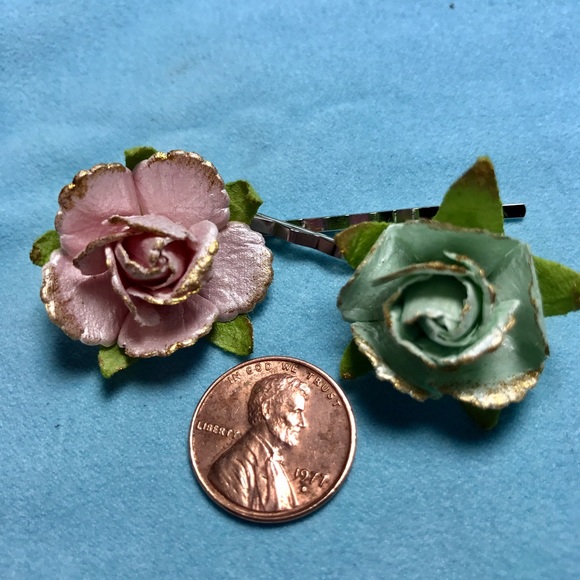 Handcrafted Bobby Pins-Paper Flowers - Picture 3 of 3