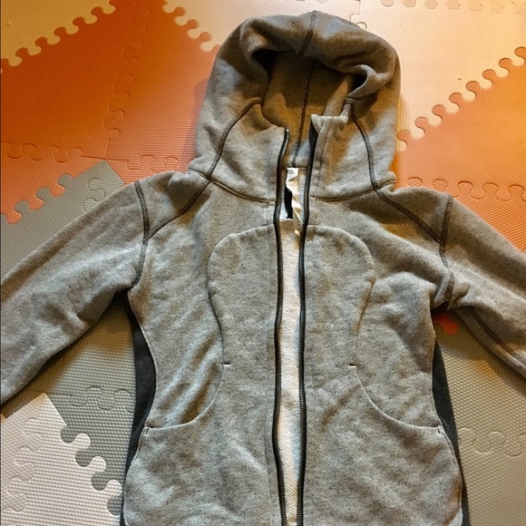 Lululemon tops size 2 - Picture 2 of 4