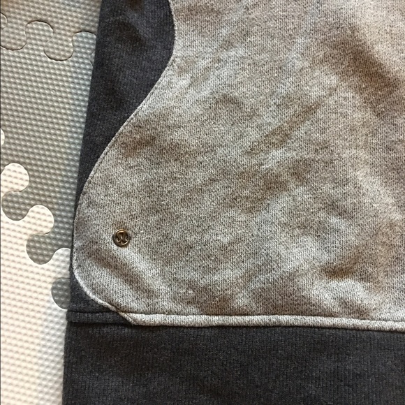 Lululemon tops size 2 - Picture 3 of 4