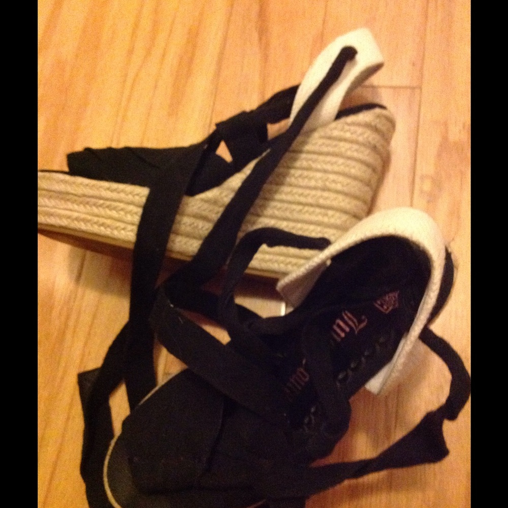 Juicy couture size 6 wedge sandals