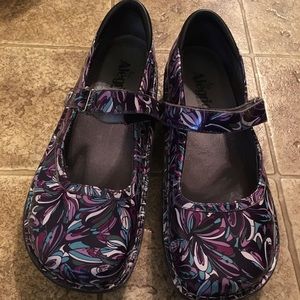 Alegria nursing shoes size 40