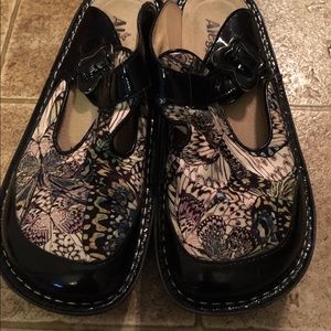 Alegria clogs