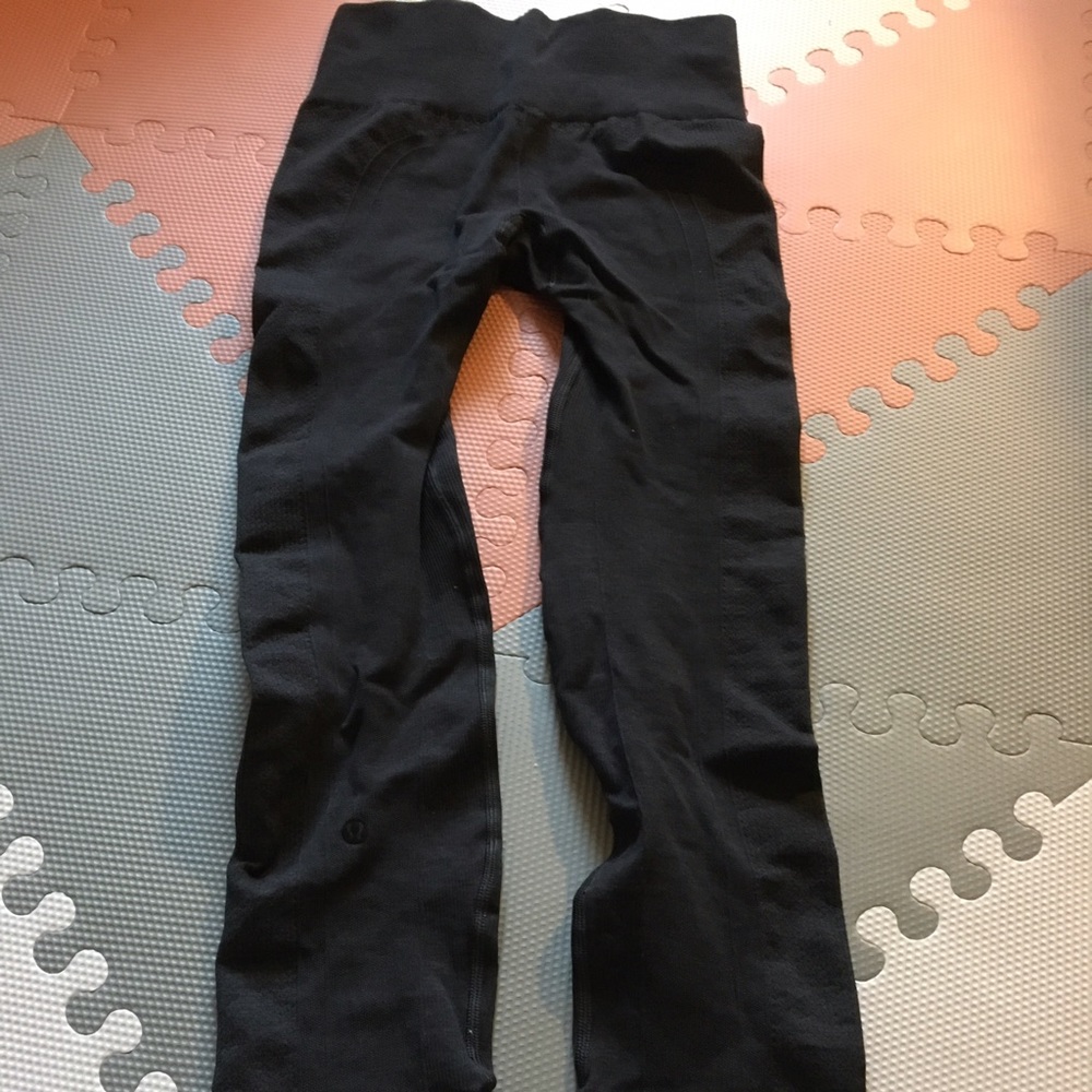 Lululemon stretched leggings  size 2