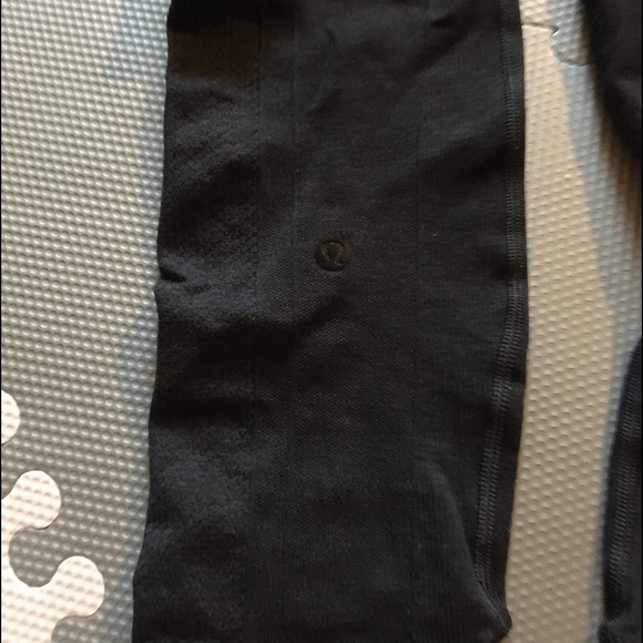 Lululemon stretched leggings  size 2 - Picture 2 of 4