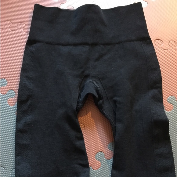 Lululemon stretched leggings  size 2 - Picture 4 of 4