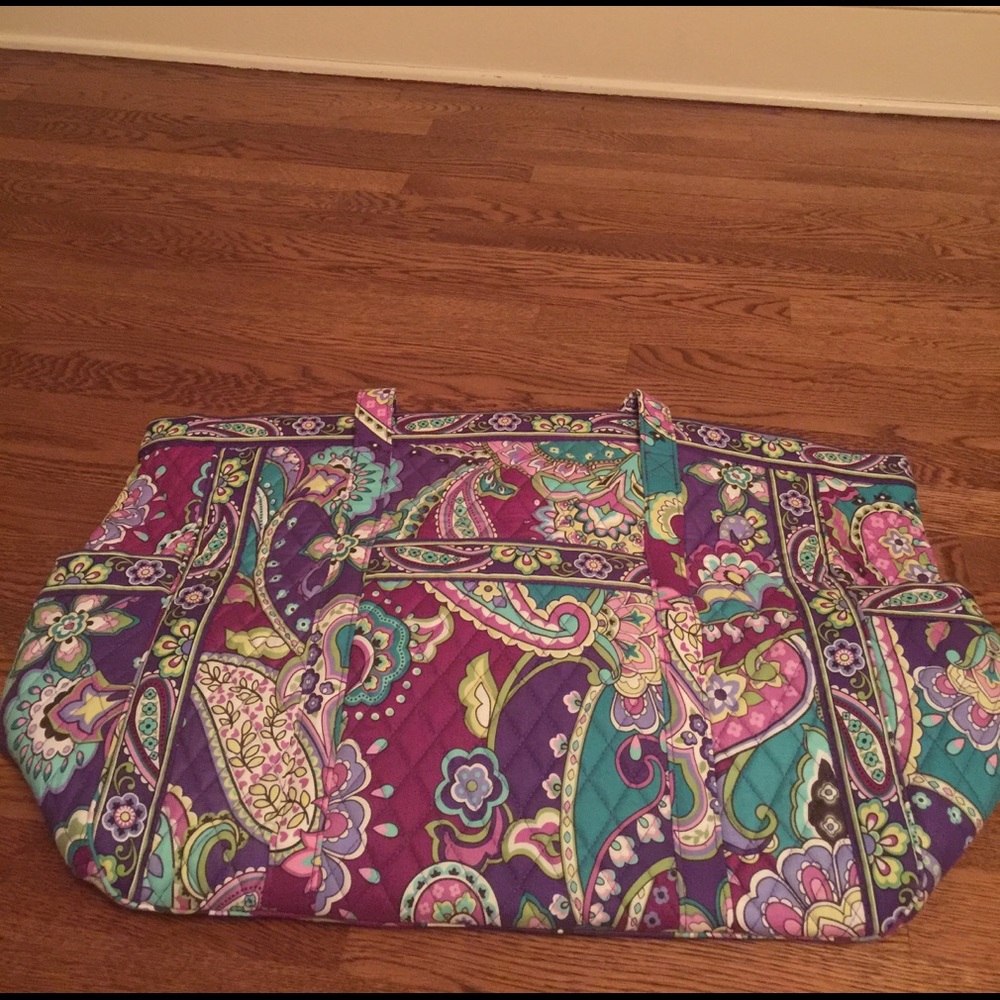 Nwt Vera Bradley Get carried away tote.