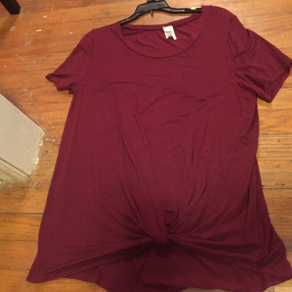 Crimson knotted dressy tee! ❤️