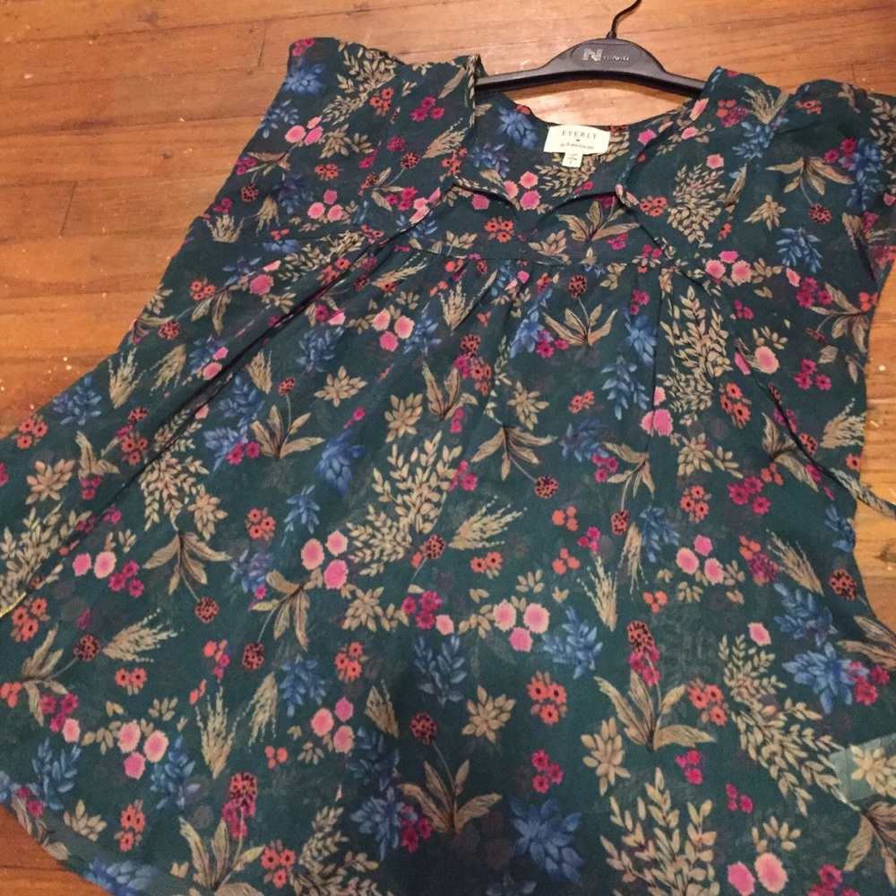 Everly floral blouse 🌷🌺