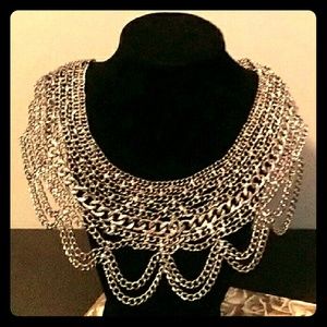 ✨Stunning Gold Bib Chain Necklace!✨