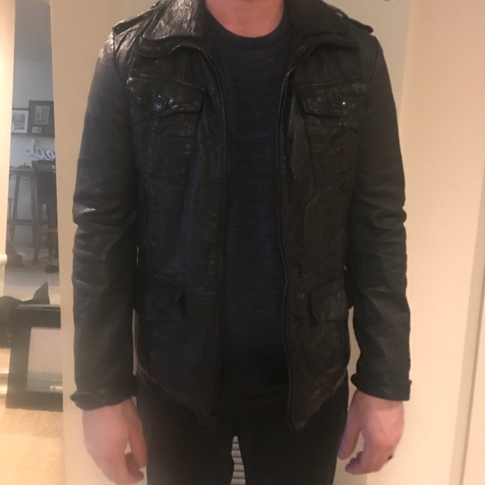 Men's 100% real leather jacket! Trendy!