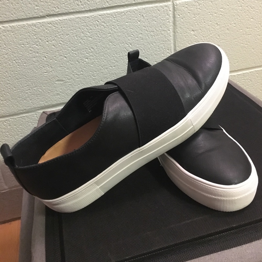 Steve Madden slip ons size 10-11