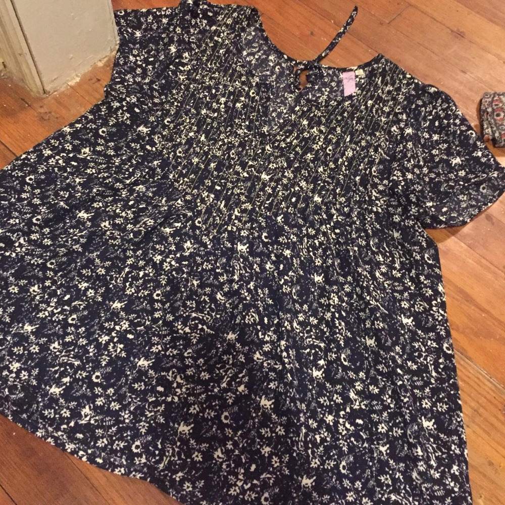 Francesca's navy and white floral blouse