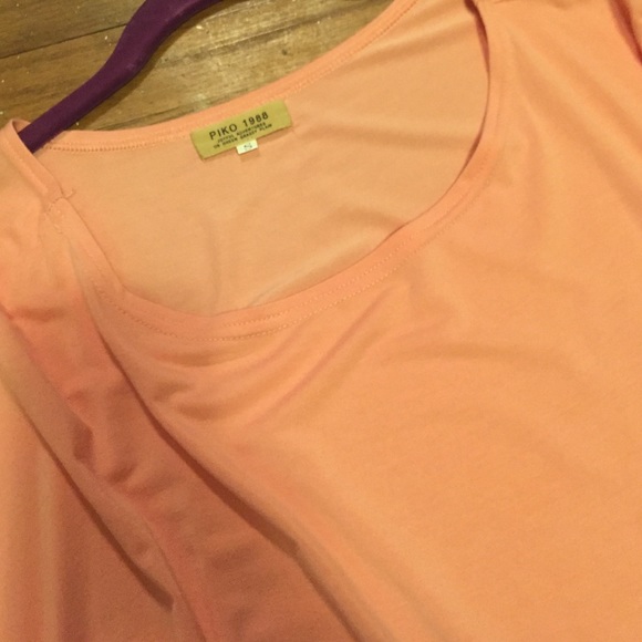 Peach/ coral colored true piko top - Picture 2 of 2
