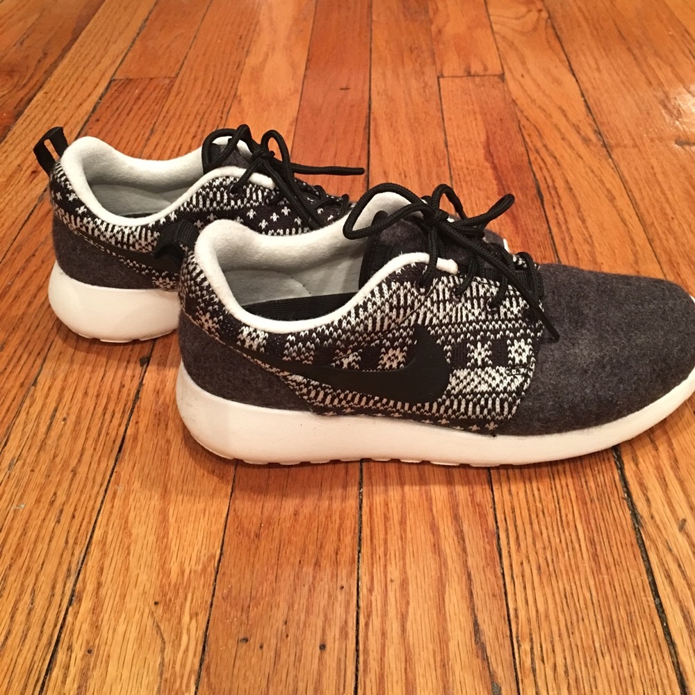 Nike Roshe One Women's 6 Nordic Holiday Pack