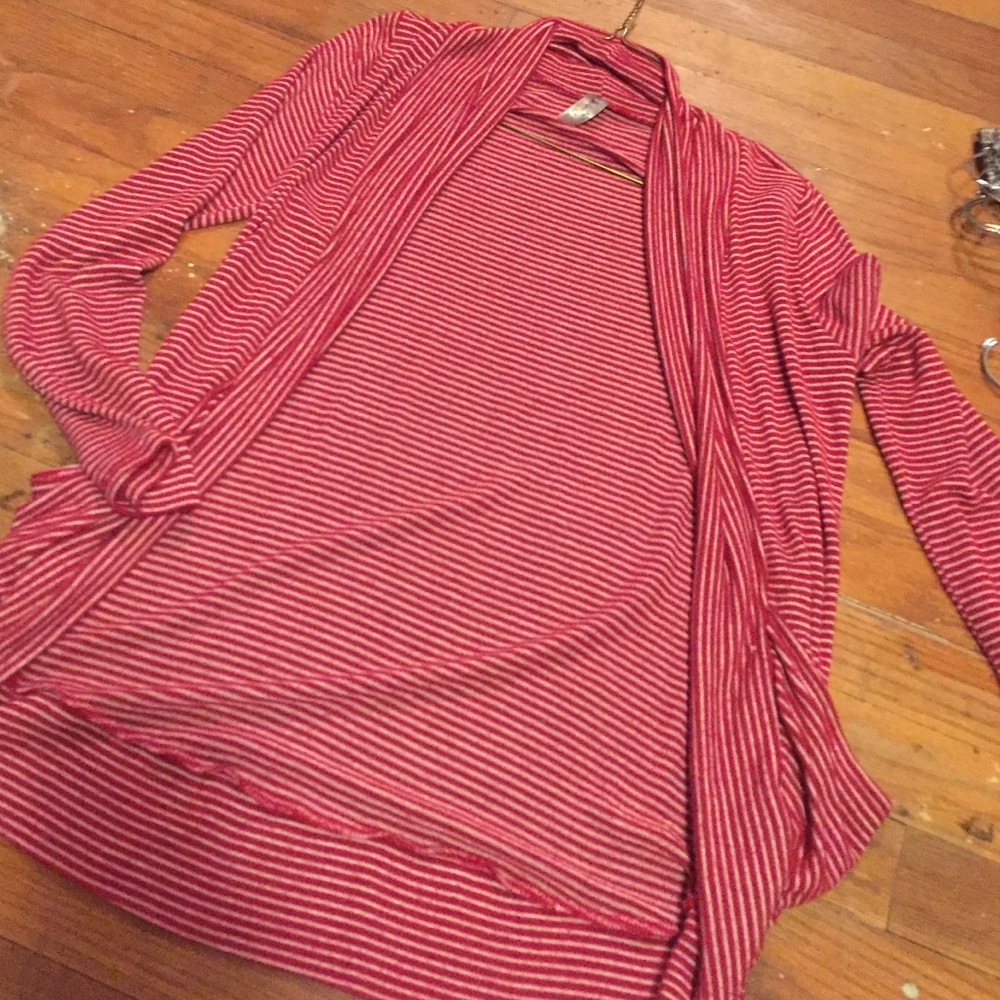 Red and white striped cardigan 🌹