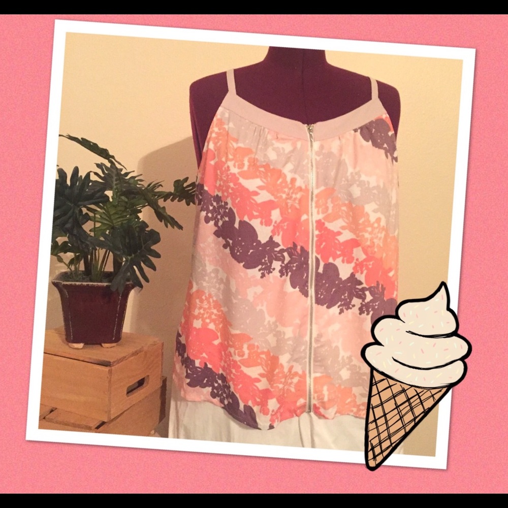 👚Cute, zipper front, spaghetti strap blouse!