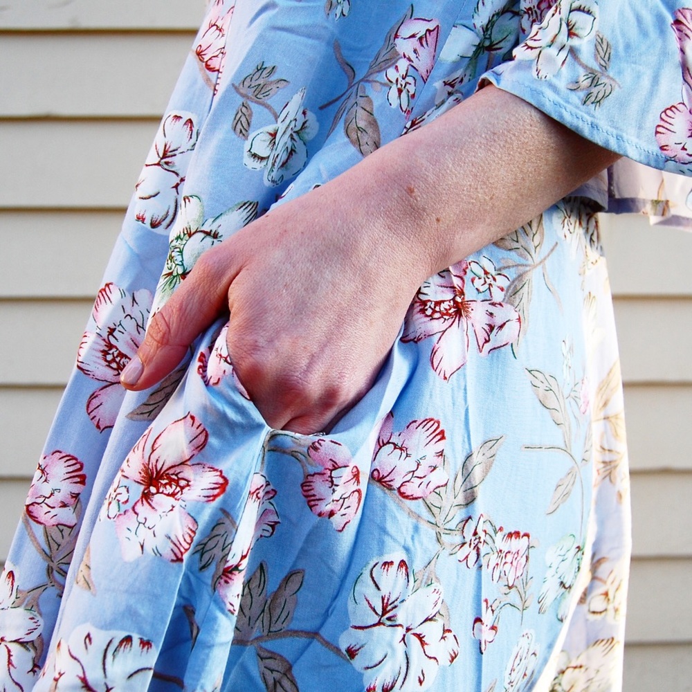 Only 1 Left! ✨Pescadero Floral Dress - Picture 6 of 8