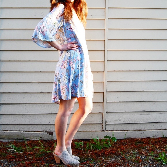 Only 1 Left! ✨Pescadero Floral Dress - Picture 2 of 8