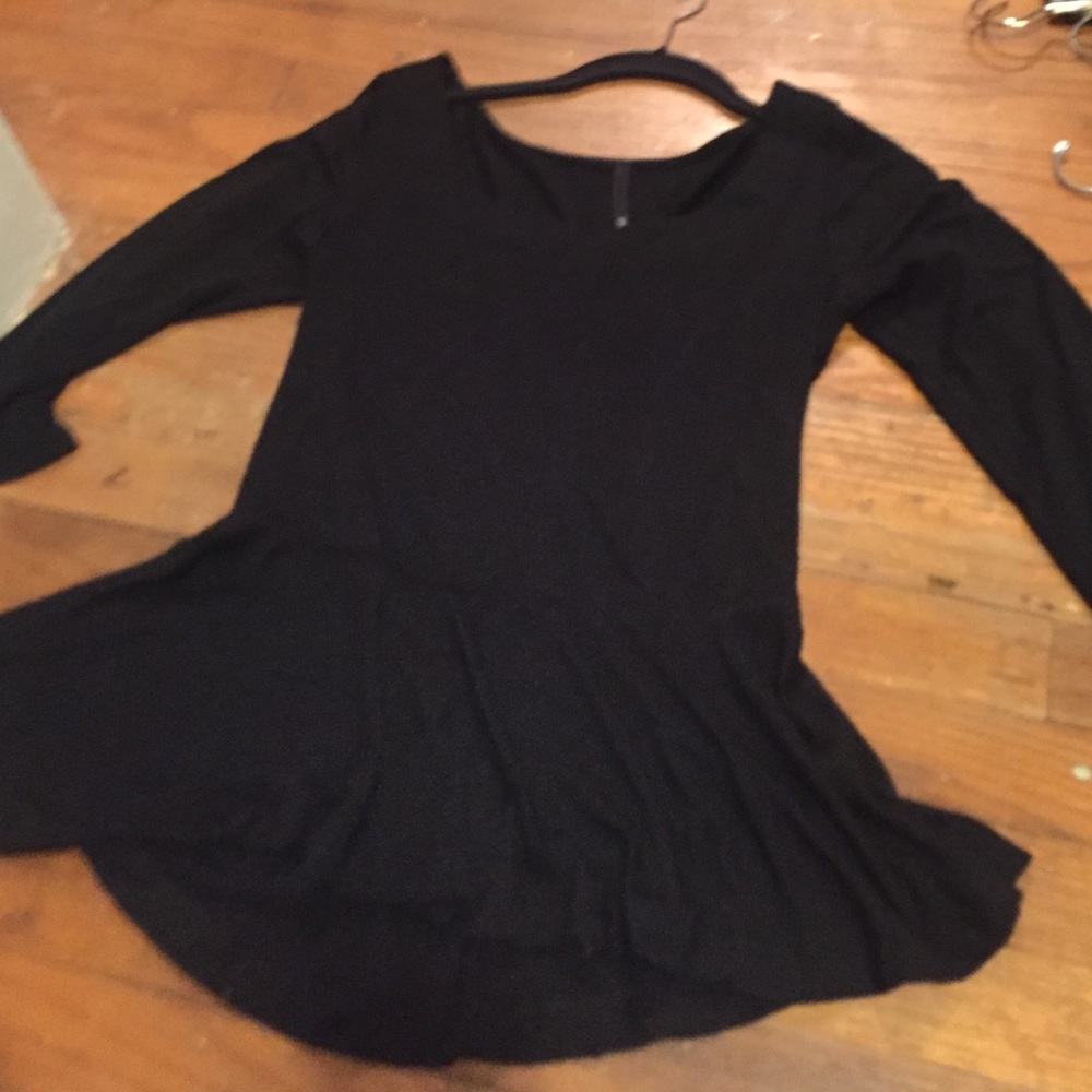 Stretchy black peplum top 🖤