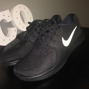 Black Nike Free Runs