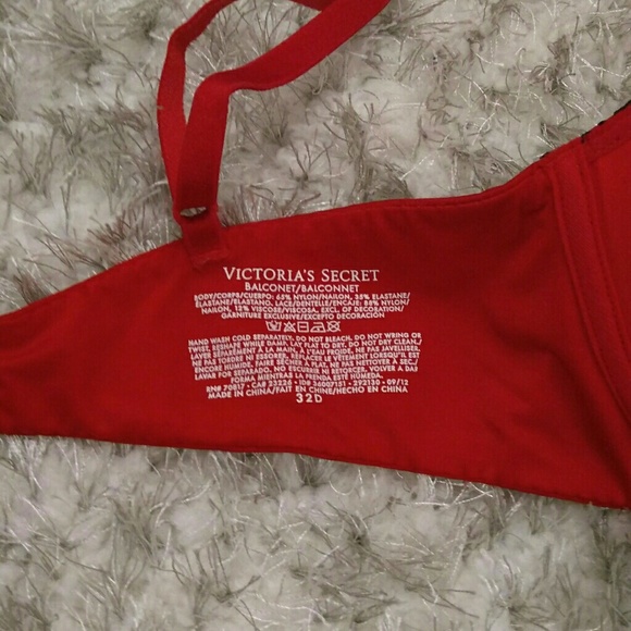 V.S. Knockout Balconet Bra - Picture 4 of 4