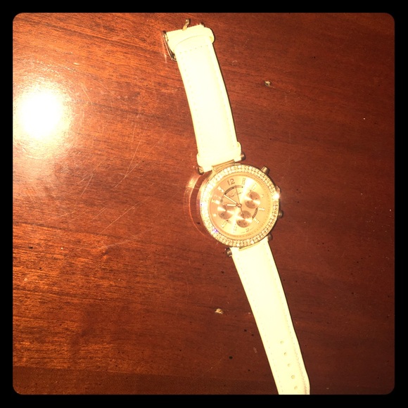 Watch - Picture 2 of 3