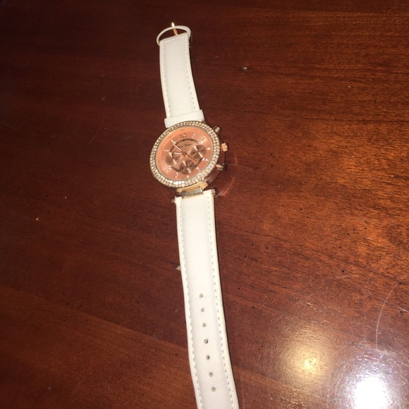 Watch - Picture 1 of 3