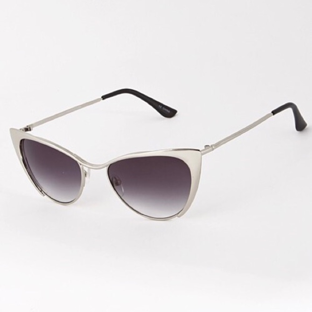 🆕 Metal Frame Cat-Eye Sunnies