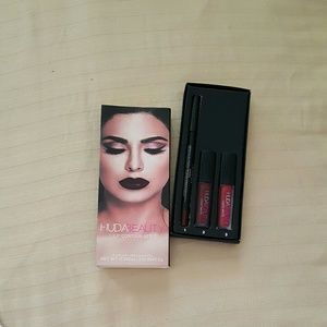 New Huda lip contour set