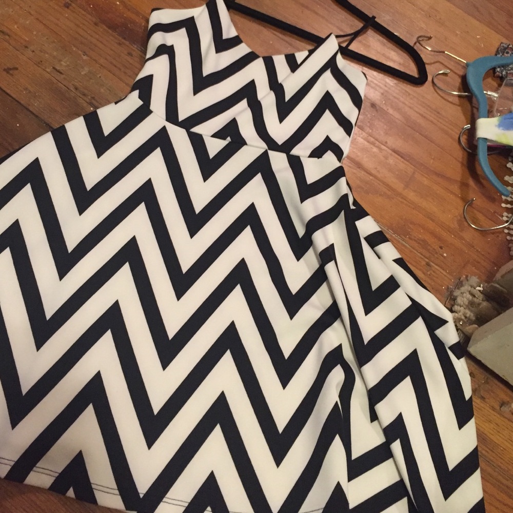 Black and white chevron swing dress!