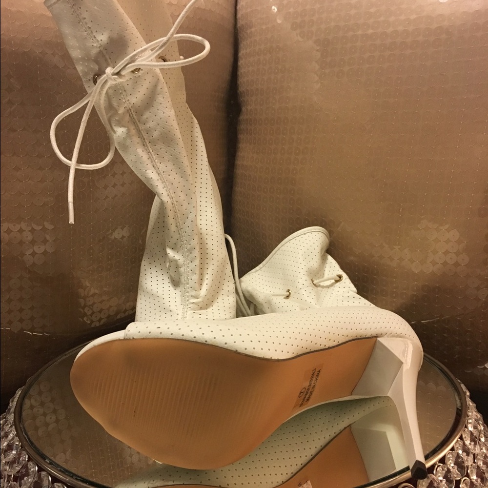 Shoes - Picture 2 of 4