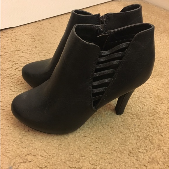 Forever 21 strappy black bootie heels - Picture 1 of 6