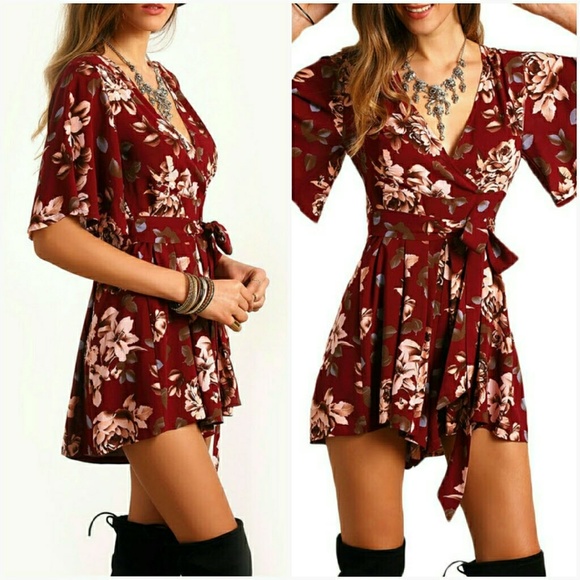 •Sale•Floral Print Vneck Romper - Picture 4 of 8