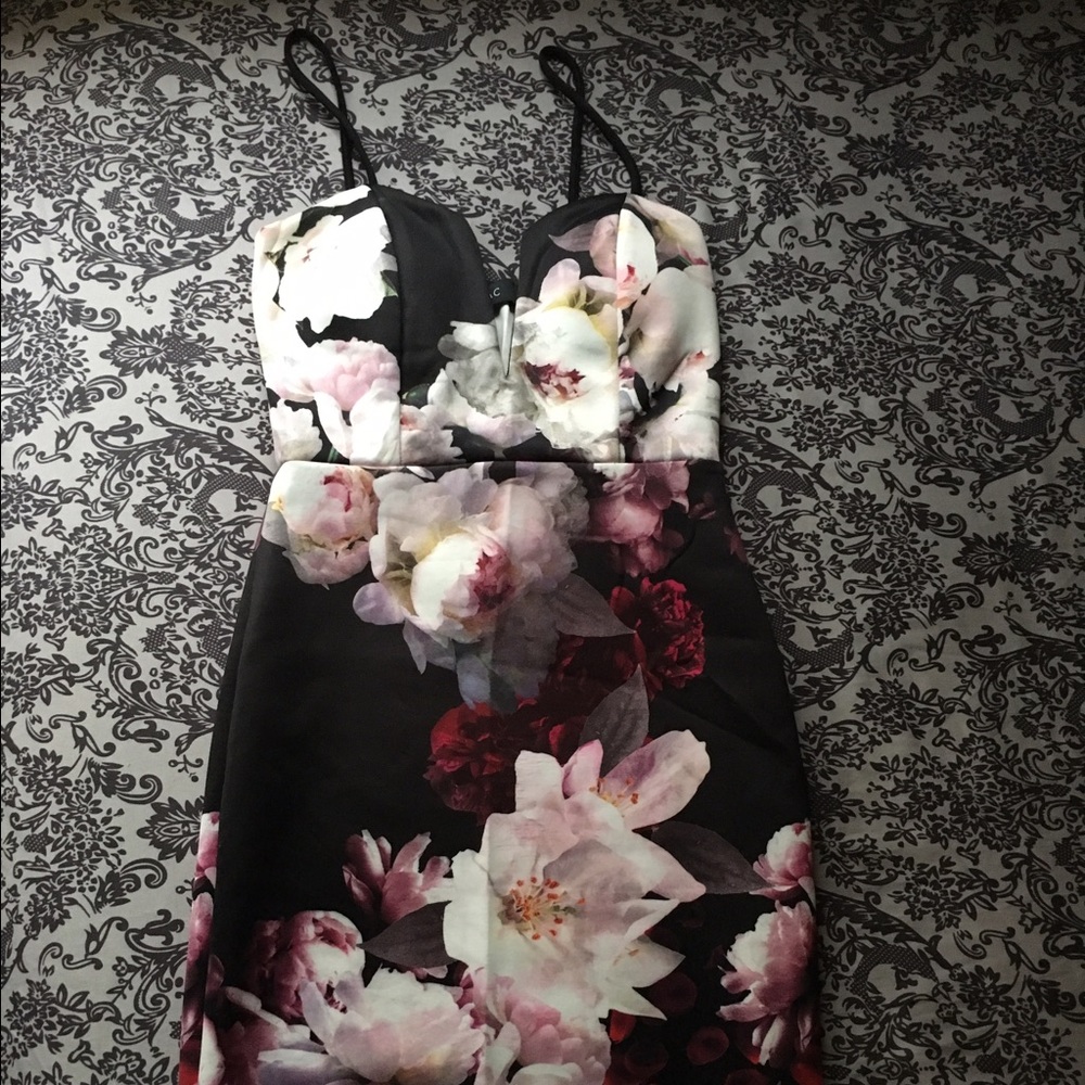 Floral bodycon V cut dress