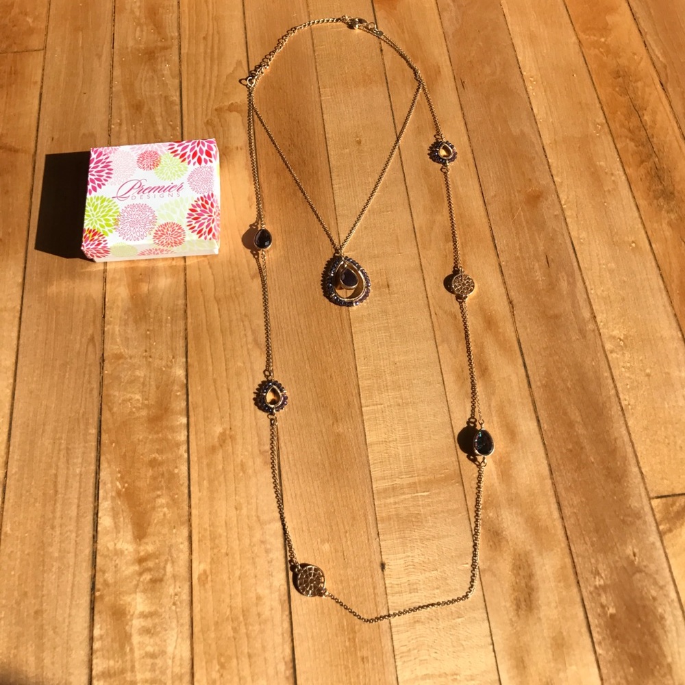 Iris Necklace - Picture 2 of 8