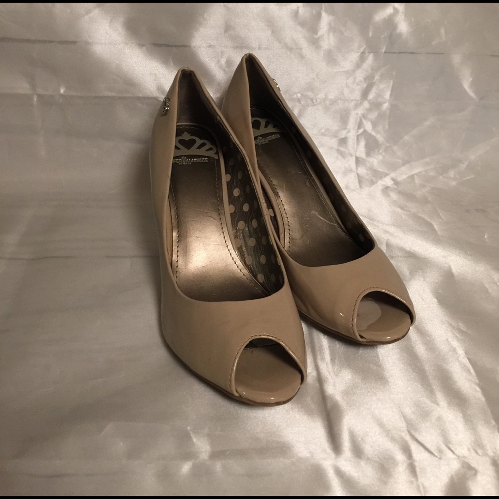 ⬇️Fergalicious by fergie Open Toe Platform Heel