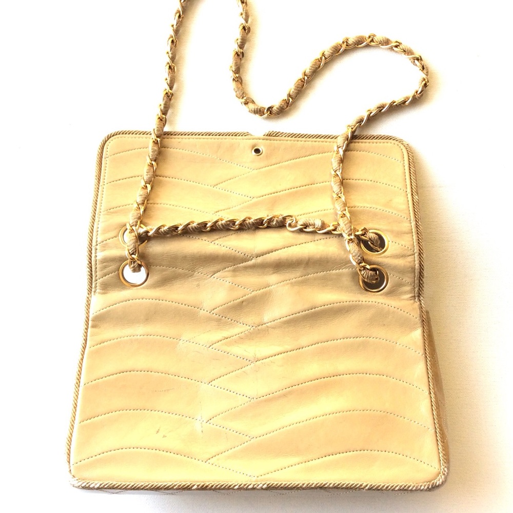 💃🏼❌CHANEL ❌SOLD.  tan chain Bag AUTHENTIC RARE - Picture 5 of 8